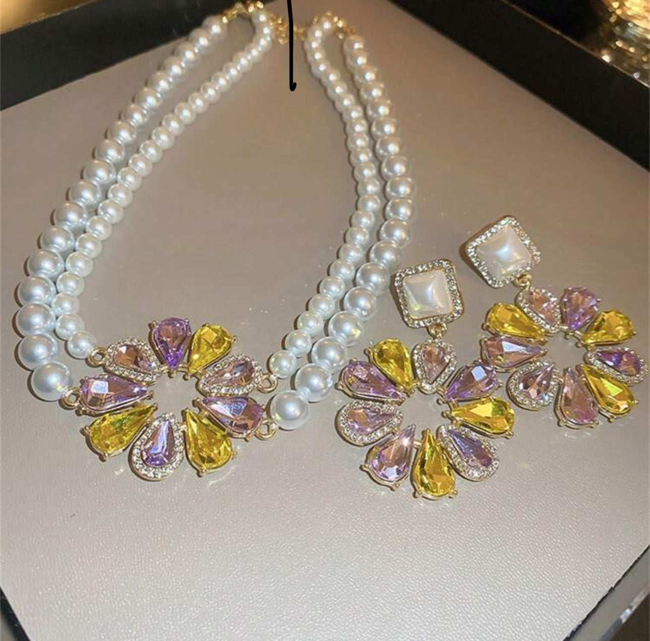 "Einsic " Necklace Set
