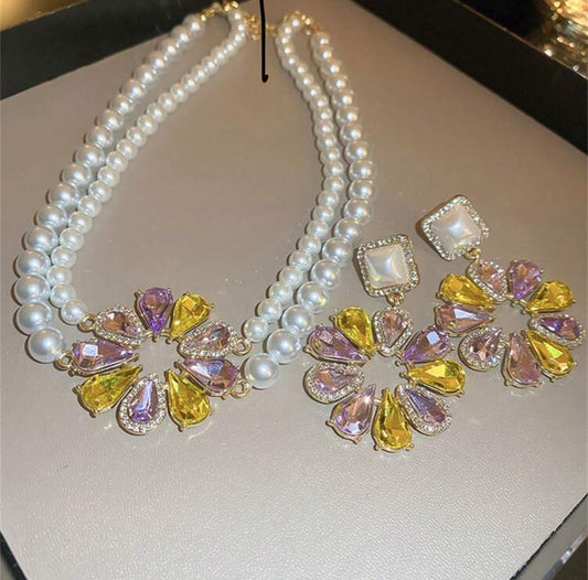"Einsic " Necklace Set